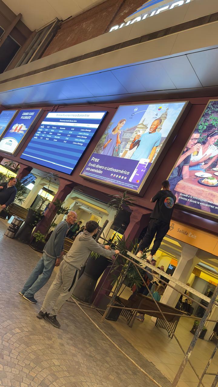 Cartel luminoso de gran formato para comercio