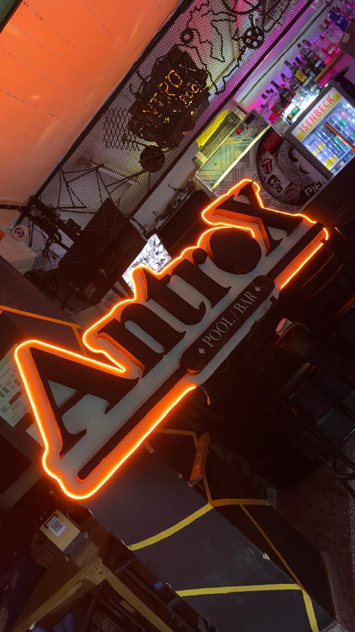 Corpóreos de acero inoxidable para fachada