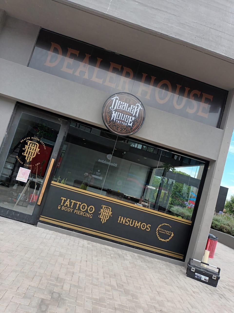 Marquesina con gráfica de impacto visual