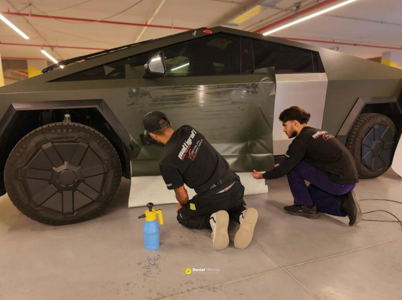 Aplicación de vinilo en vehículo completo