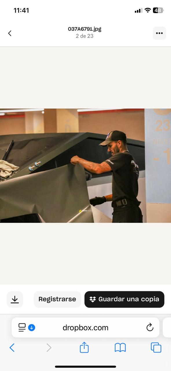 Detalle de acabado de vinilo vehicular